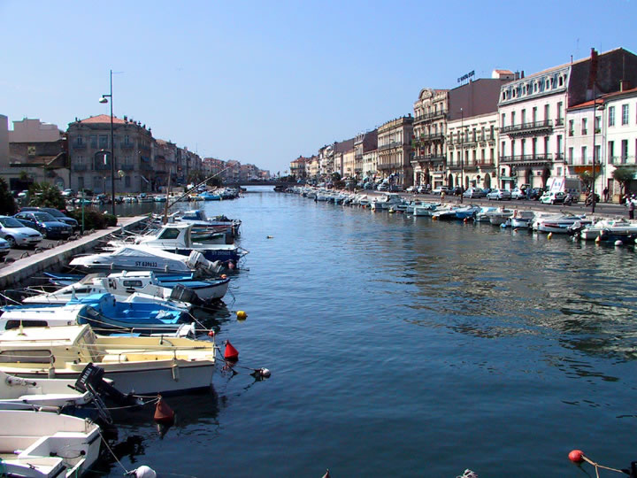 Le canal et ses bteaux  quai